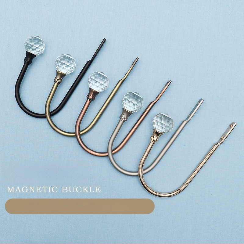 Aizkaru āķis no metāla sakausējuma ar kristāla akcentiem, moderns vienkāršs dizains, sienas montāža.