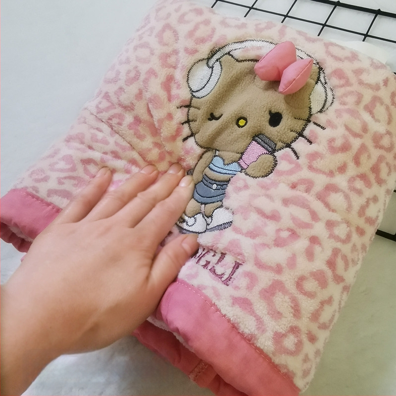 Leopard uzorak, karikaturalni koralni plišani set za kupanje — upija, ne ostavlja vlakna; uključuje kupaonski ručnik, suknju za kupanje, kapu za kupanje i ogrtač