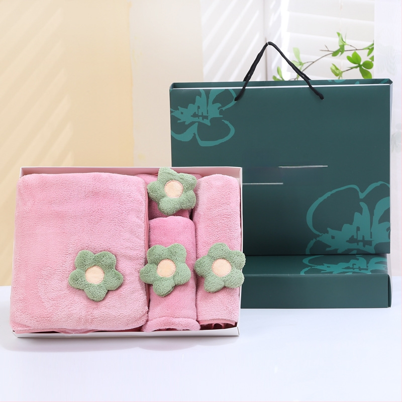 Četverostruki poklon set od coral fleece: kupaonski ručnik, ručnik za ruke, kapa za kupanje u kutiji za poklon