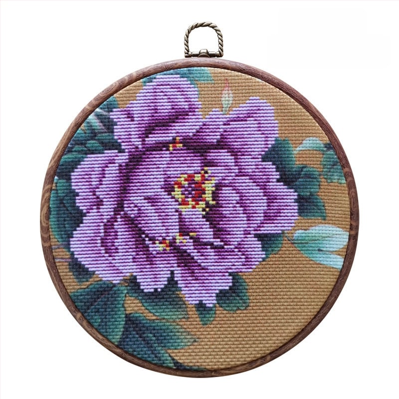 Бродерия с кръстчета – мотив пион, ръчна бродерия с конци, античен стил, дневна декорация