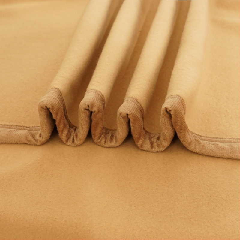 Προσαρμοζόμενη διπλής όψεως φλίς κουβέρτα για ξενοδοχεία και πλοία, μονόχρωμο σχέδιο, 520 g, 100% πολυεστέρας, άνοιξη–φθινόπωρο, δυνατότητα λογότυπου