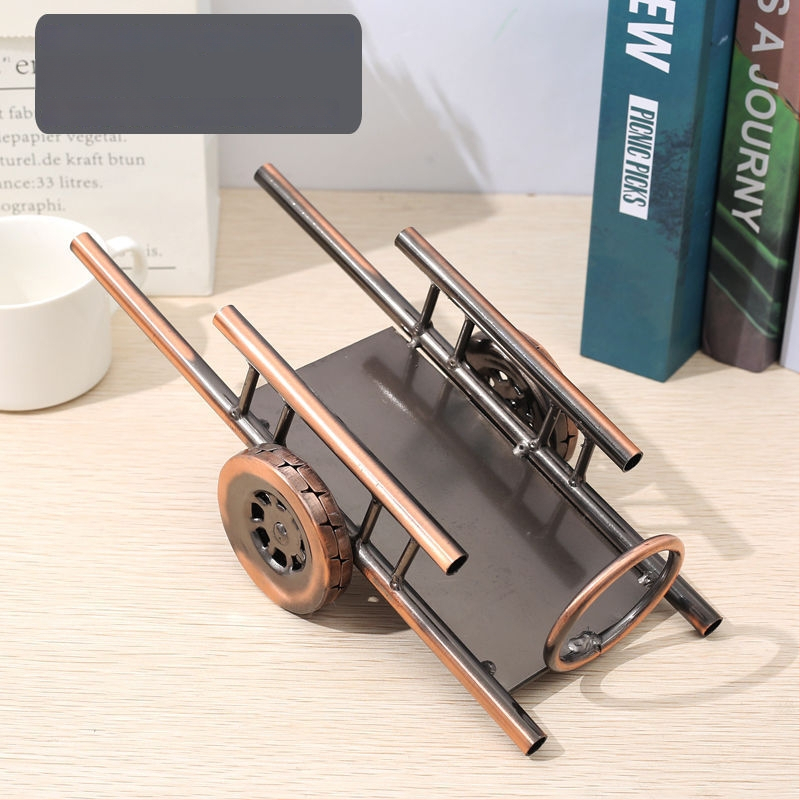 Ретро железен трактор – метален модел за домашна декорация, за дневна и винен шкаф; модерен минимализъм; Бранд Unique; подходящ като рекламен или бизнес подарък