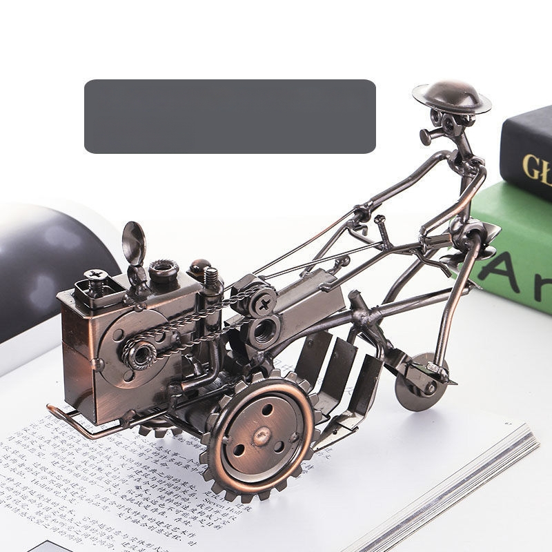 Ретро железен трактор – метален модел за домашна декорация, за дневна и винен шкаф; модерен минимализъм; Бранд Unique; подходящ като рекламен или бизнес подарък