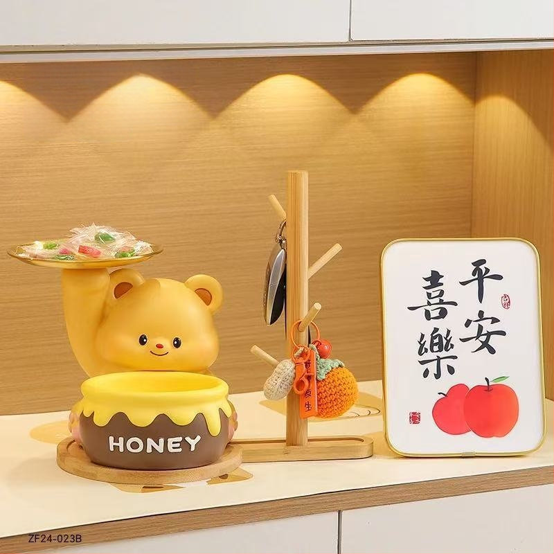 Сладко мече – държач за ключове за входното антре, синтетична смола, модерен минималистичен стил, картонена опаковка