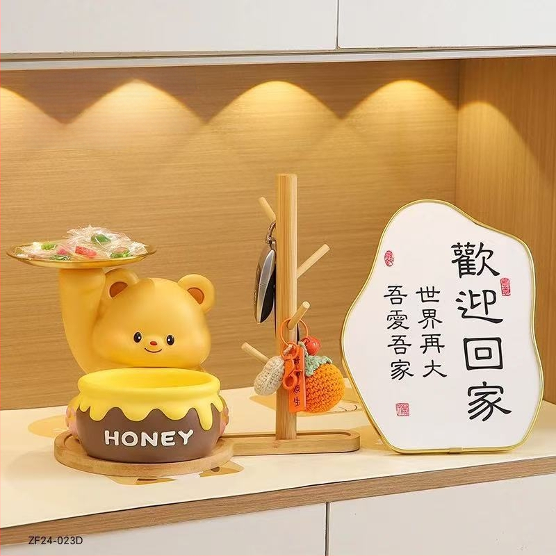 Сладко мече – държач за ключове за входното антре, синтетична смола, модерен минималистичен стил, картонена опаковка