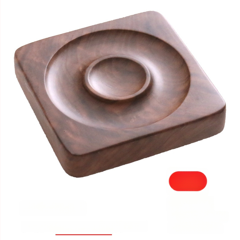 Karkötő kiállító állvány – masszívfa konstrukció, kétszintű, művészi stílus