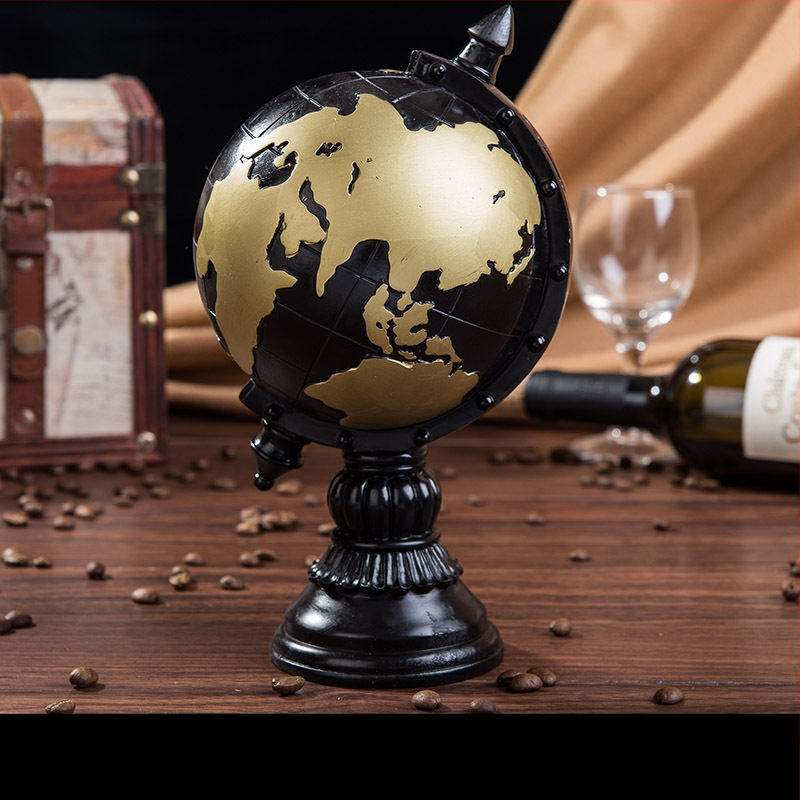 Nudažytas dervos globus – retro stiliaus interjero dekoras gyvenamajam kambariui