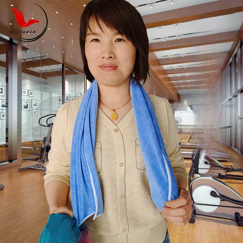 Αθλητική πετσέτα, υπερλεπτή ίνα, πλάκα ύφανση (plain weave), 420 g, απορροφητικότητα 26–30 s, εκτύπωση λογότυπου, προσαρμογή