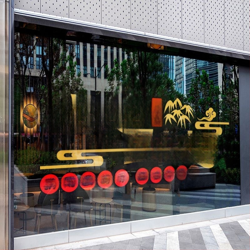 Stikla reklāmu uzlīmes vitrīnām, caurspīdīgi elektrostatiskie PVC uzlīmes veikaliem (PVC; elektrostatiska pielipšana; pielāgots raksts; komerciāliem telpām; mūsdienīgs minimalistiska stils)