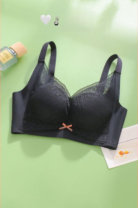Nylon melltartó 3/4 kosárral, habos csésze, oldalsó összegyűjtés, fix dupla vállpántok, hátul négy sor kapocs, 2024 tavaszán piacra kerül