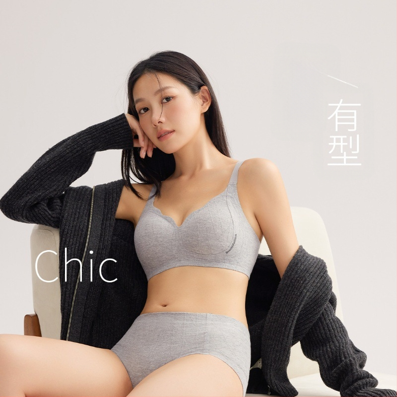 Σουτιέν χωρίς σύρμα, χωρίς ραφές, με 3/4 κάλυμμα, λεπτά μορφοποιημένα cups, σταθερές τιράντες, πίσω κούμπωμα με τρεις σειρές αγκιστριών