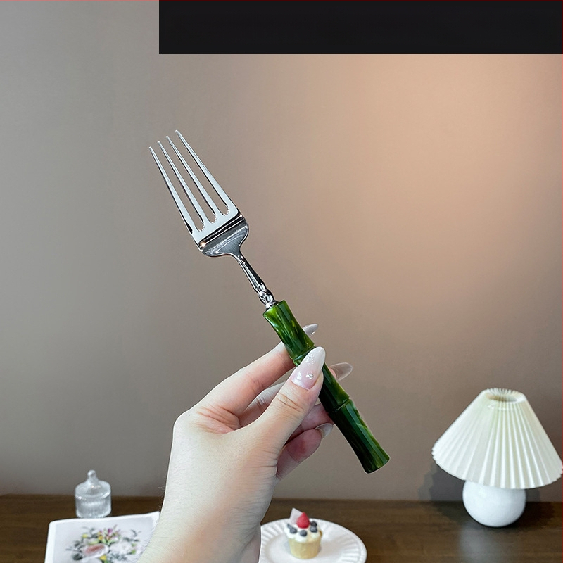 Σετ μαχαιροπίρουνων με ακρυλική λαβή από ανοξείδωτο χάλυβα 304, με μπαμπού σύνδεσμο, φινίρισμα καθρέφτη