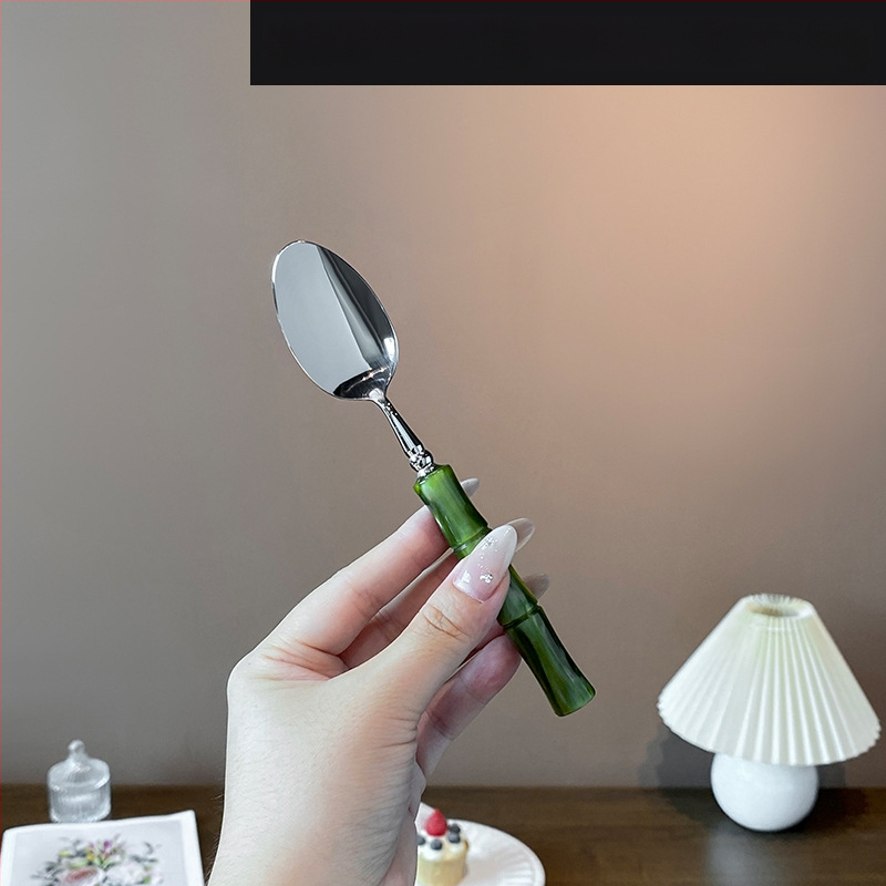 Σετ μαχαιροπίρουνων με ακρυλική λαβή από ανοξείδωτο χάλυβα 304, με μπαμπού σύνδεσμο, φινίρισμα καθρέφτη