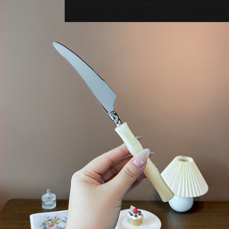 Σετ μαχαιροπίρουνων με ακρυλική λαβή από ανοξείδωτο χάλυβα 304, με μπαμπού σύνδεσμο, φινίρισμα καθρέφτη