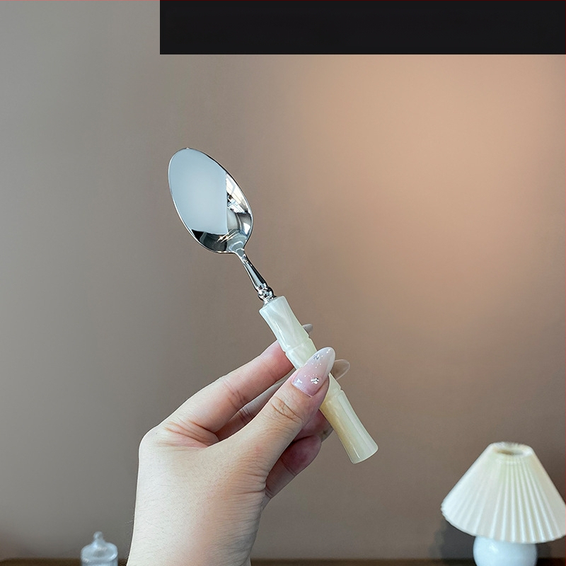 Σετ μαχαιροπίρουνων με ακρυλική λαβή από ανοξείδωτο χάλυβα 304, με μπαμπού σύνδεσμο, φινίρισμα καθρέφτη