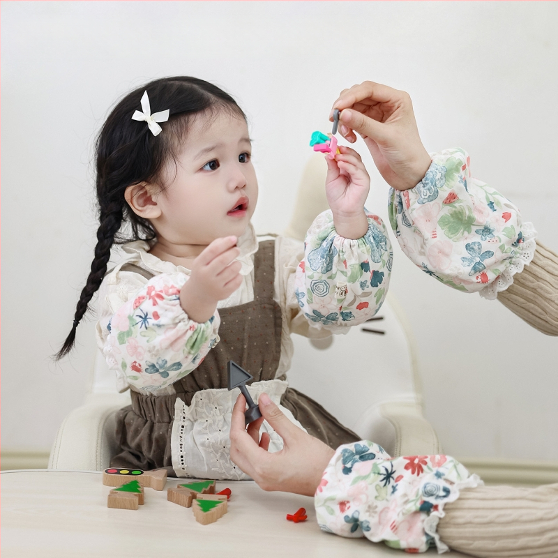 Bērnu kokvilnas mežģīņu piedurknes – pret netīrumiem, ziedu raksts, ziemas–pavasara–rudens sezonai, meitenēm no 0 līdz 13 gadiem.