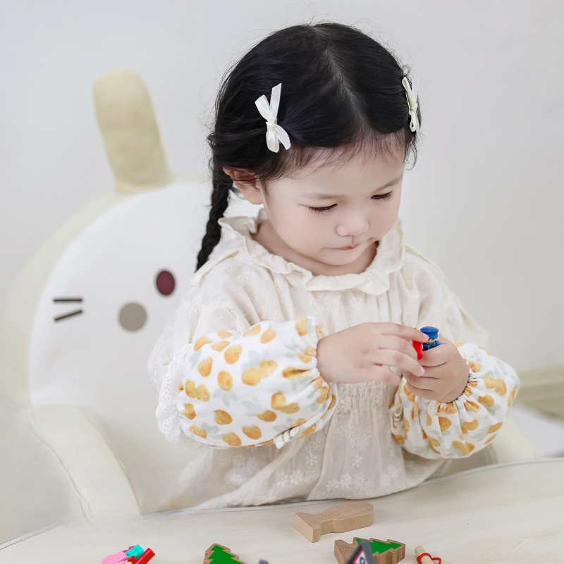 Bērnu kokvilnas mežģīņu piedurknes – pret netīrumiem, ziedu raksts, ziemas–pavasara–rudens sezonai, meitenēm no 0 līdz 13 gadiem.