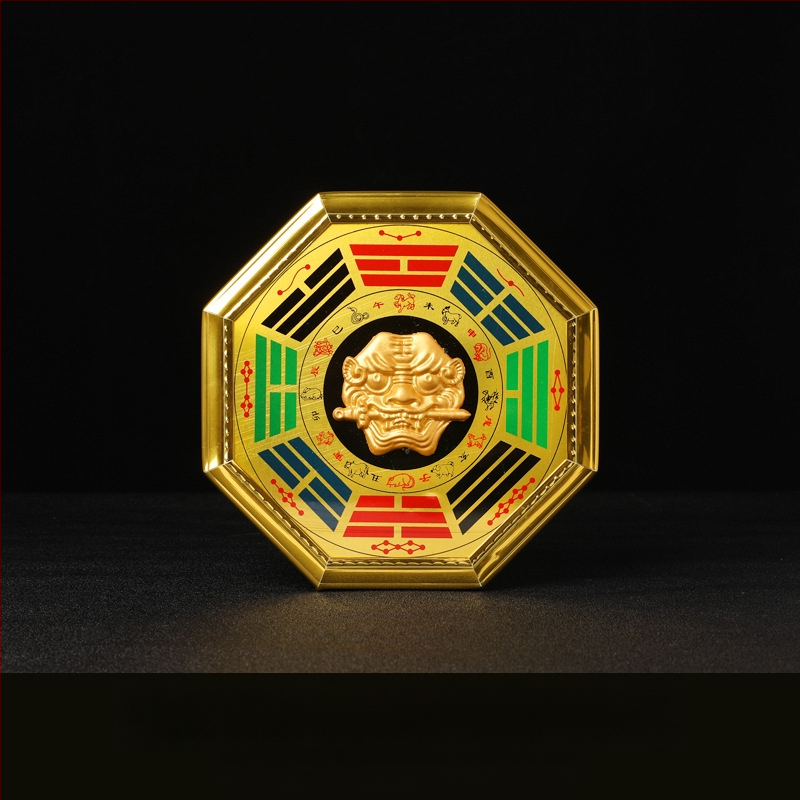 Bagua Tai Či karājas kulons ar tīģa galvu - Materiāls: koks un alumīnija plāksne; Kategorija: Bagua; Reliģija: taoisms; Neto svars: 0,14 kg; Zīmols: Jinlun Craftsmanship