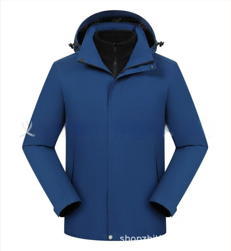 Trys viename striukė su nuimamamu gobtuvu ir logotipo spauda, poliesterio audinys, stovinti apykaklė, užtrauktukas, laisvas kirpimas