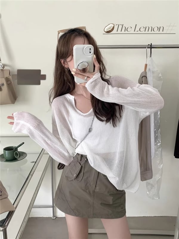 Brīvi krāsota adīta blūze ar V formas izgriezumu, garas piedurknes, kokvilnas elastāna audums, UPF30+ UV aizsardzība, vidējā garuma, džemper-stils