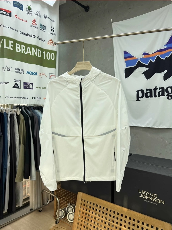 Kapucnis kültéri széldzseki UPF50+ UV-védelem, gyorsan szárad, lélegző, könnyű poliészter