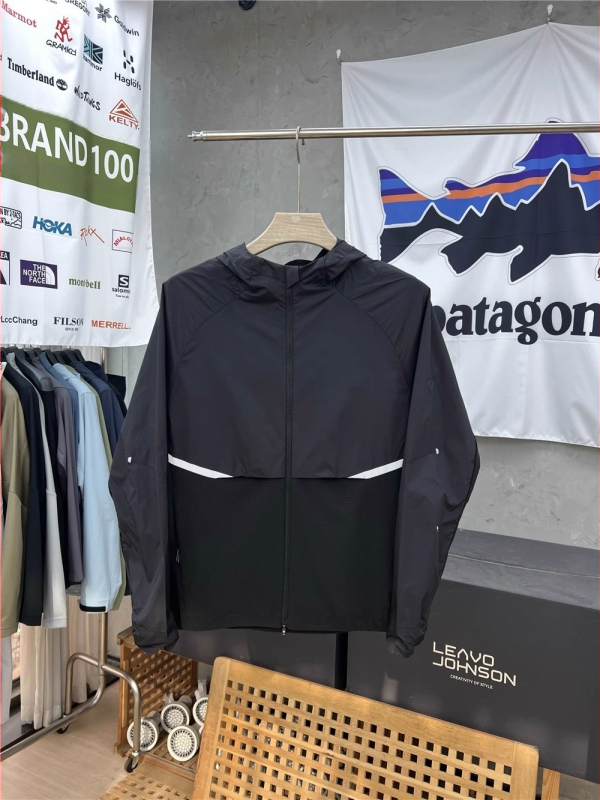 Kapucnis kültéri széldzseki UPF50+ UV-védelem, gyorsan szárad, lélegző, könnyű poliészter