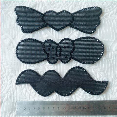 Galvas rotai ar sudraba matu patchu bangām, punktveidīgs burvīgs dizains, pavasaris 2025