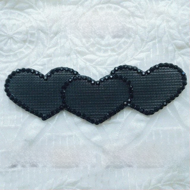 Galvas rotai ar sudraba matu patchu bangām, punktveidīgs burvīgs dizains, pavasaris 2025