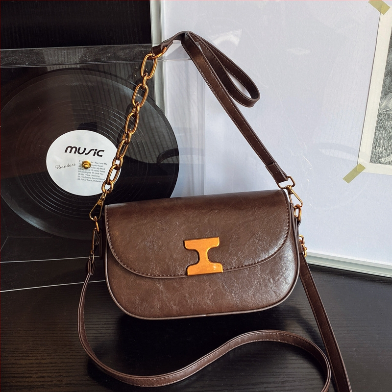 PU odos saddle rankinė, miesto minimalistinis stilius, horizontali kvadratinė forma, magnetinis užsegimas