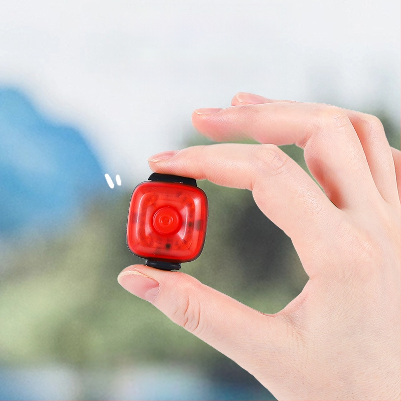 LED suņa kulons ar gaismu — spilgts antizaudēšanas lukturs vakara pastaigām, zīmols Ulas, plastmasa, universāls, IN stils, visu sezonu