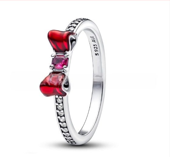 Gredzens ar persiku zieda, sirds un tauriņa motīviem — minimālistisks dizains, vara sakausējums ar sudraba pārklājumu (Tips: Gredzens; Materiāls: Vara sakausējums; Pārklājums: Sudraba pārklājums; Stils: Minimalist; Motīvi: persiku zieds, sirds, tauriņš)