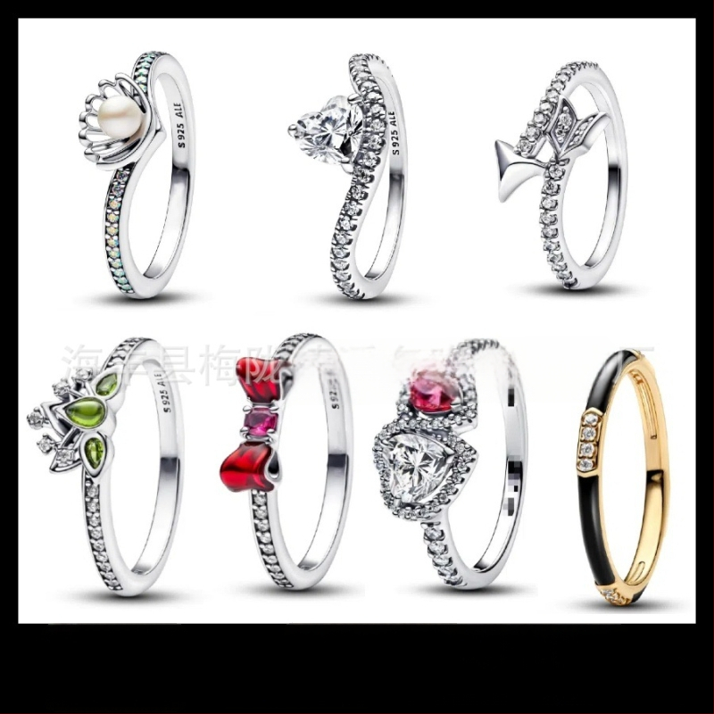 Gredzens ar persiku zieda, sirds un tauriņa motīviem — minimālistisks dizains, vara sakausējums ar sudraba pārklājumu (Tips: Gredzens; Materiāls: Vara sakausējums; Pārklājums: Sudraba pārklājums; Stils: Minimalist; Motīvi: persiku zieds, sirds, tauriņš)