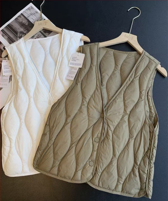 Sieviešu pūkveisela, 81–85% pūka saturs, poliester audums, V kakls, vienkāršs aizdare