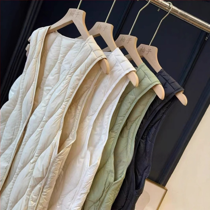 Sieviešu pūkveisela, 81–85% pūka saturs, poliester audums, V kakls, vienkāršs aizdare