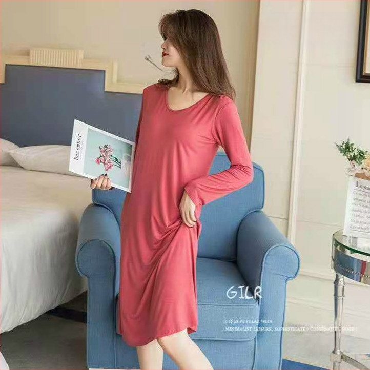 Γυναικεία πιτζάμα από τεχνητό βαμβάκι με επένδυση στήθους, μακριά μανίκια, μεσαίου μήκους πάνω από το γόνατο, μπορεί να φορεθεί και ως εξωτερικό ρούχο, άνοιξη–φθινόπωρο