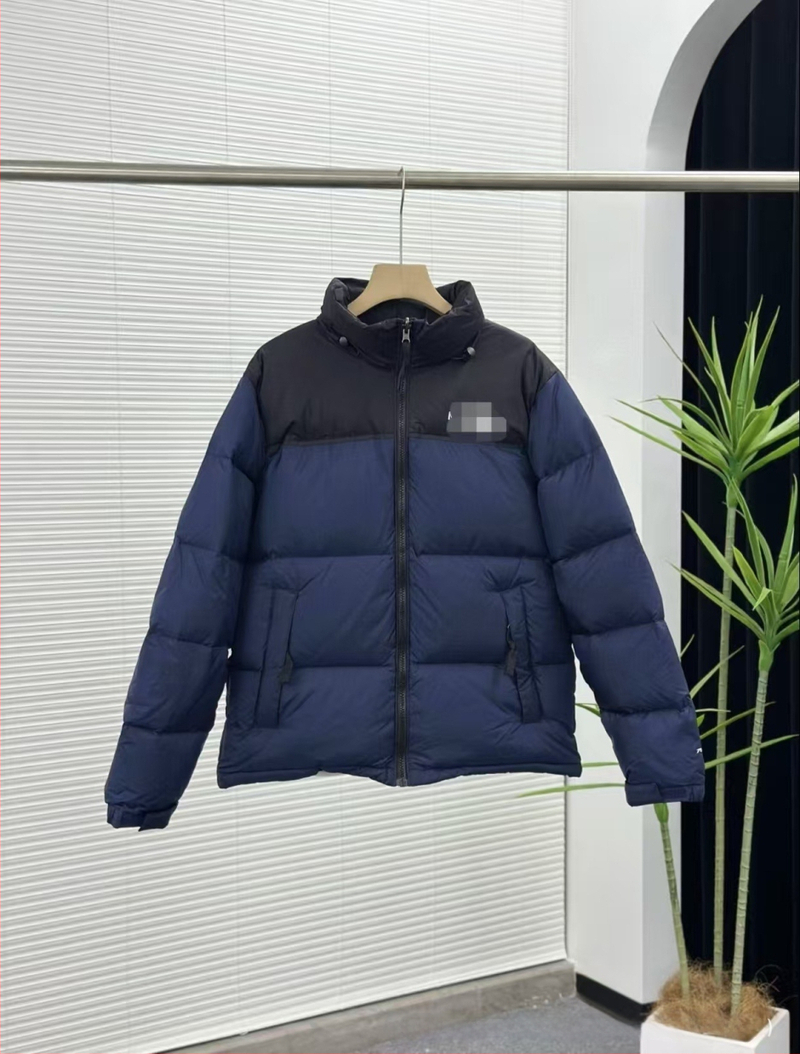 Kapucnis pehelydzseki, laza szabású, 50% fehér kacsapú töltet, külső nylon anyag, elülső cipzárral