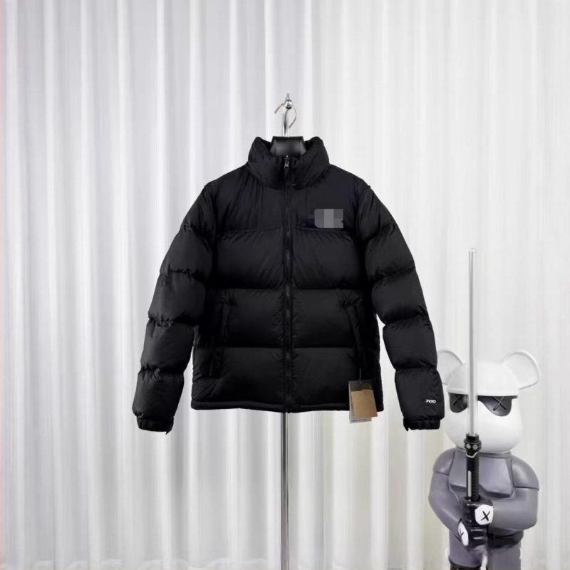 Kapucnis pehelydzseki, laza szabású, 50% fehér kacsapú töltet, külső nylon anyag, elülső cipzárral