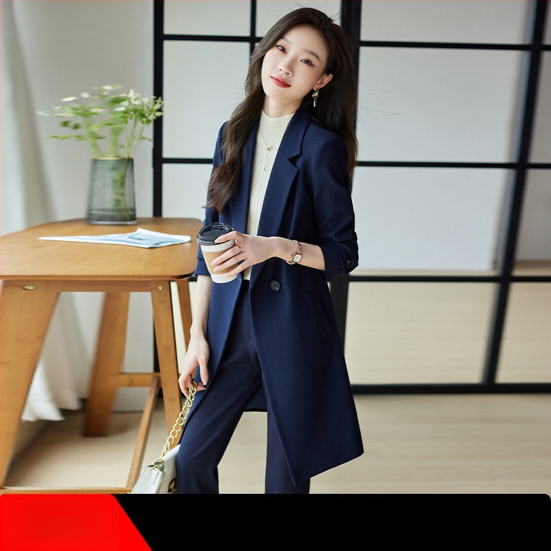 Női szélkabát-öltöny | TR anyag; 95% poliészter + 5% elasztán; öltöny gallér; kétgombos zárás; középhosszú