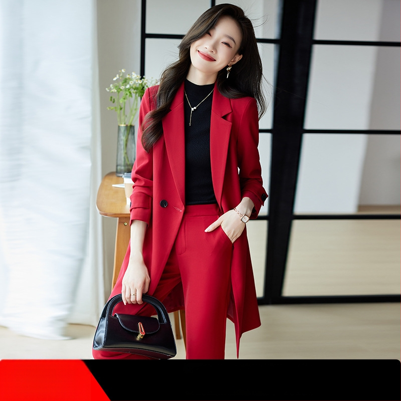 Női szélkabát-öltöny | TR anyag; 95% poliészter + 5% elasztán; öltöny gallér; kétgombos zárás; középhosszú