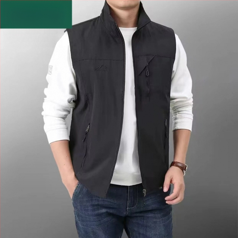 Meeste tuulekindel välivest, mitmekülgsete taskutega, kerge polüesteri kangas, külgmist taskud, sirge äär, sportlik stiil