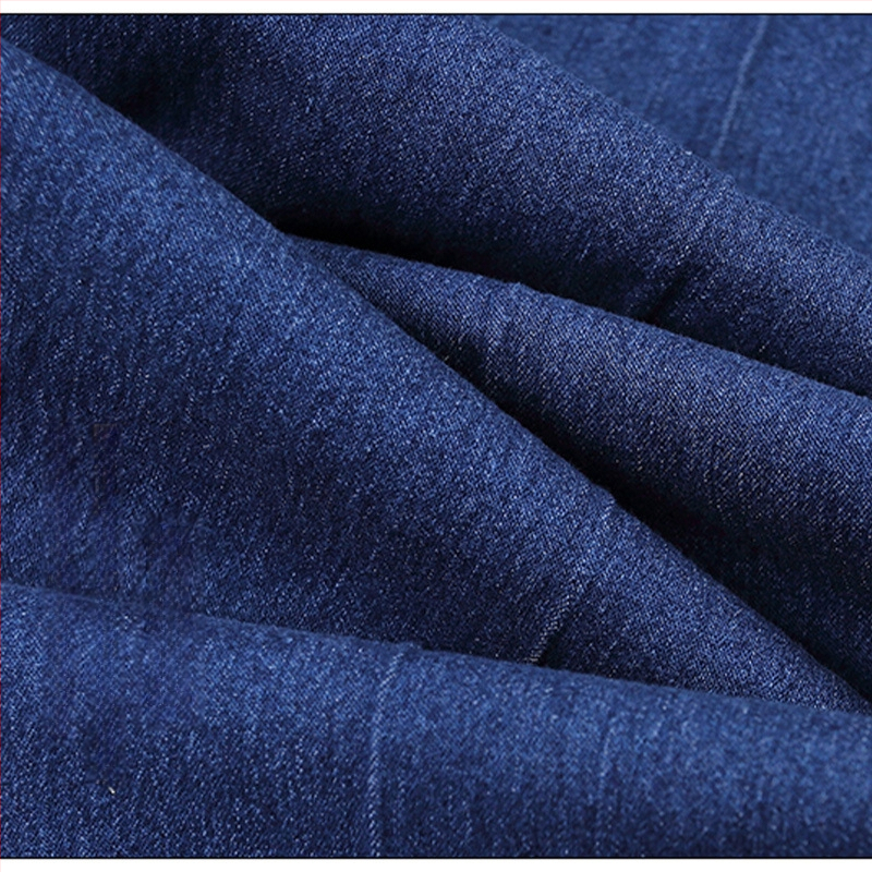 Capri džinsi sievietēm vidējā vecumā ar elastīgu augstu jostu, brīvu taisnu piegriezumu, vairāk nekā 95% kokvilnas, mikroelastīgi