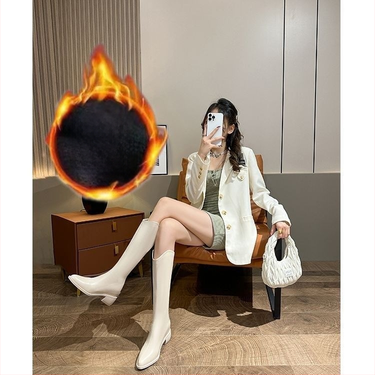 Μποτάκια με φούντες από συνθετικό δέρμα, με ψηλό άξονα, πίσω φερμουάρ, στρογγυλή μύτη, επίπεδο τακούνι