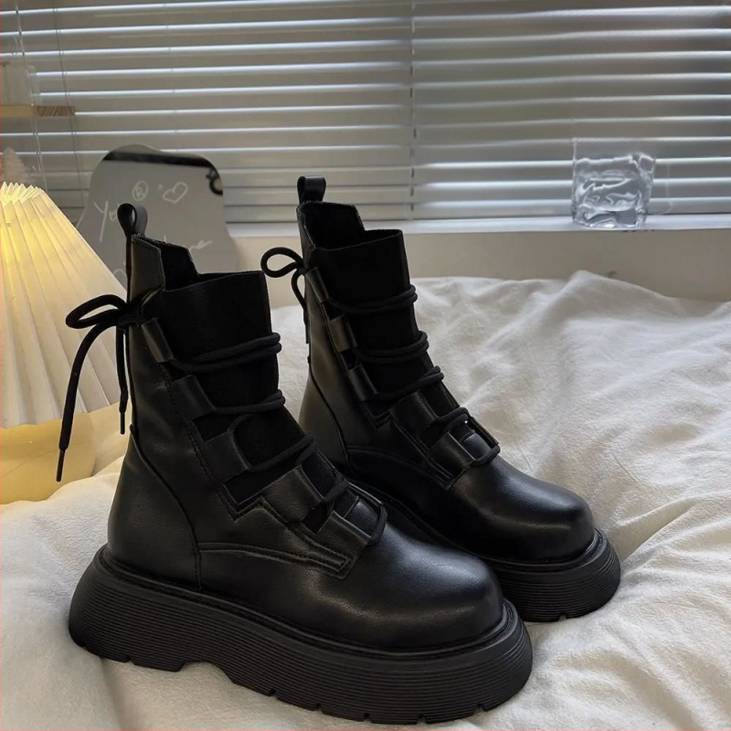 Γυναικείες μποτάκια Martin – PU επάνω μέρος, σόλα από καουτσούκ, φτέρνα 3–5 εκ., μεσαίο ύψος κνήμης