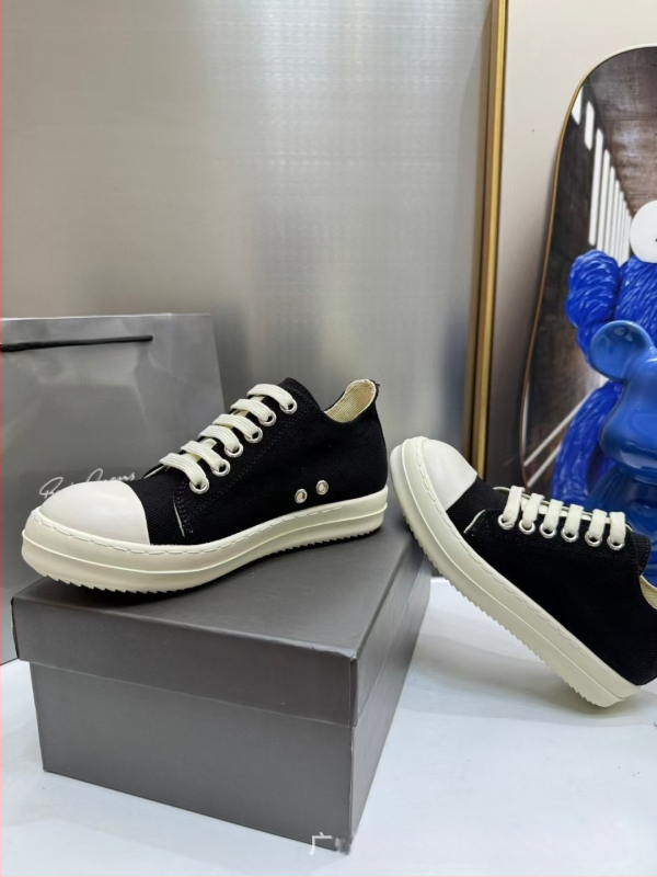 Unisex nahast tossud, madal profiil, paksu kummist tallaga, nööriga kinnituvad