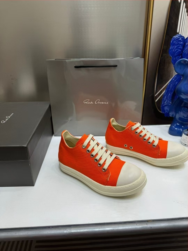 Unisex nahast tossud, madal profiil, paksu kummist tallaga, nööriga kinnituvad