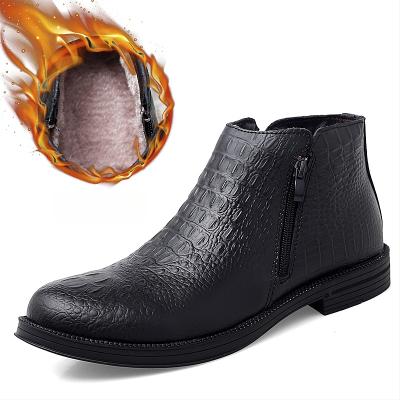 Martin saapad kahekordse veisnahaga ülaosaga, kummist taldaga, ümmargune varvas, keskmise kõrgusega kont 3–5 cm, külg tõmblukk