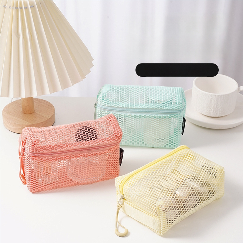 Kosmētikas soma ar trīsdimensionālu režģu dizainu, kubveida forma, poliestera materiāls, portatīva ceļojumiem (Modelis D072)