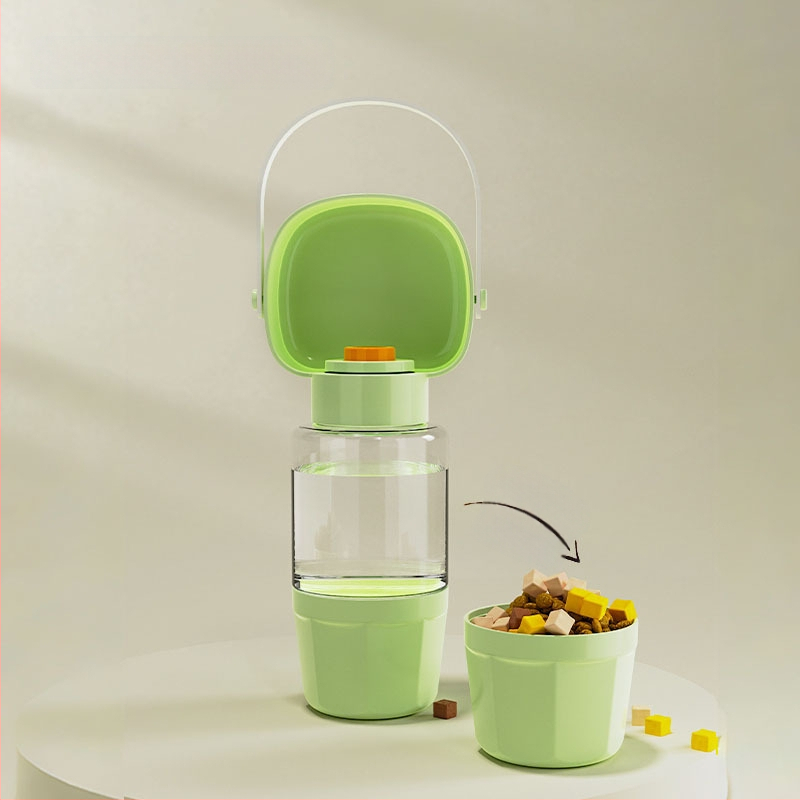 Portatīvā suņu ūdens pudele ar iekļauto krūzi un divfunkcionālu atdalāmo nodalījumu ūdenim un barībai (PP+PC; 50 gab./kaste; Mājas dzīvnieku barošanas rīki)