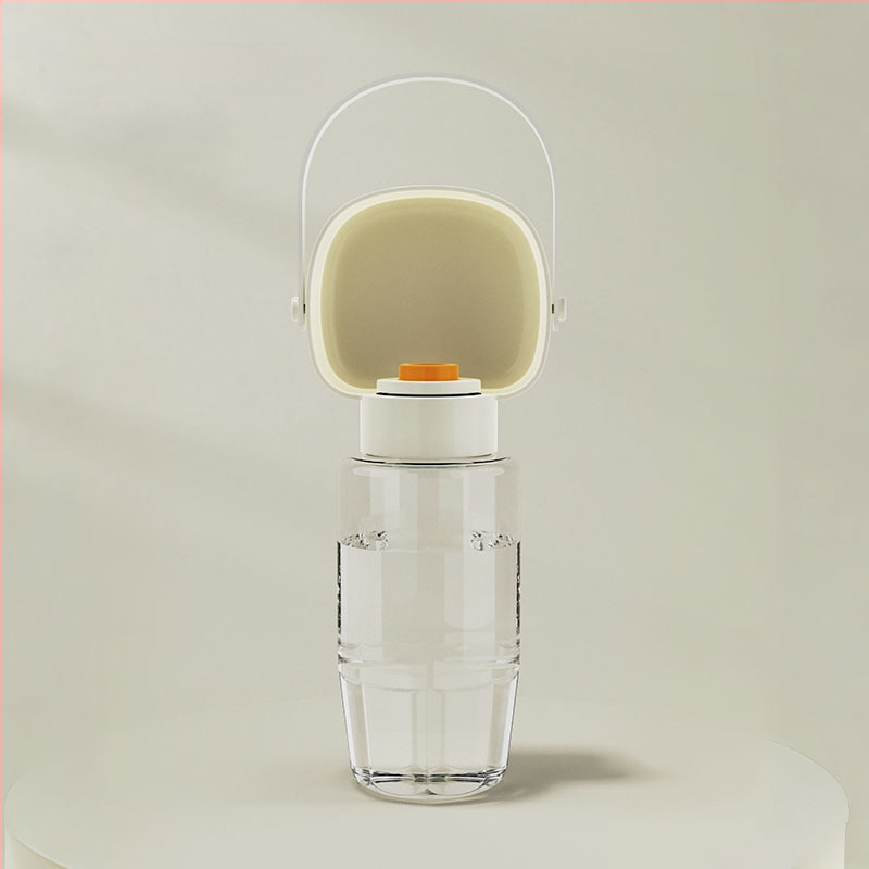 Portatīvā suņu ūdens pudele ar iekļauto krūzi un divfunkcionālu atdalāmo nodalījumu ūdenim un barībai (PP+PC; 50 gab./kaste; Mājas dzīvnieku barošanas rīki)