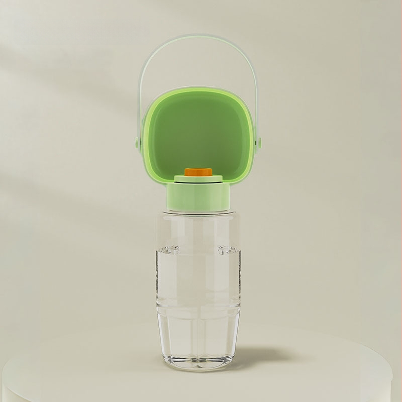 Portatīvā suņu ūdens pudele ar iekļauto krūzi un divfunkcionālu atdalāmo nodalījumu ūdenim un barībai (PP+PC; 50 gab./kaste; Mājas dzīvnieku barošanas rīki)